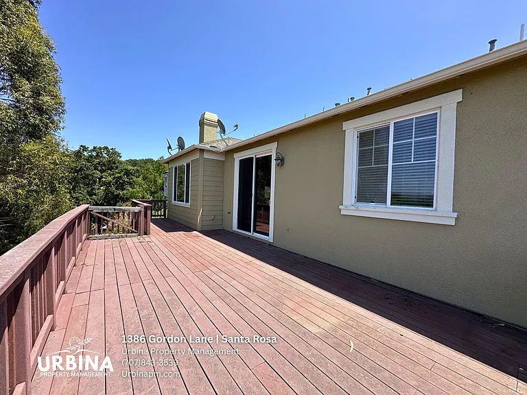 1386 Gordon Ln — Photo 12
