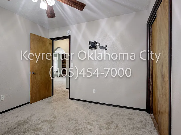 10912 N Blackwelder Ave — Photo 33