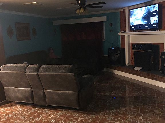 2nd image of 2145 Boyer St