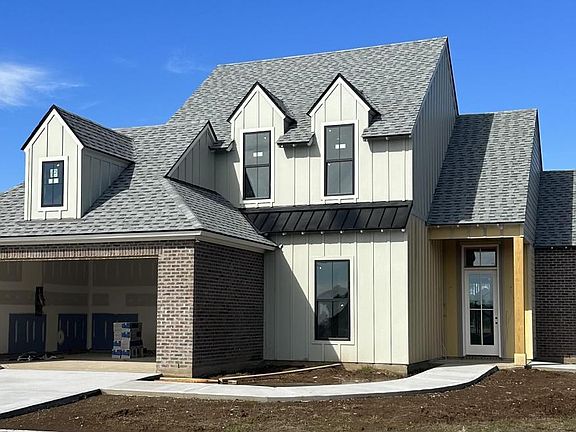3rd image of 100 Lansing Ln