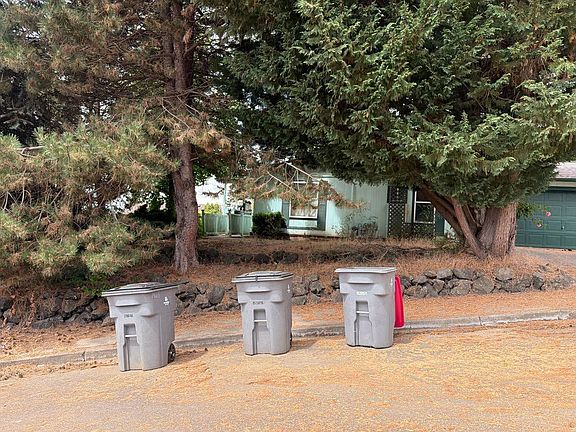 3rd image of 404 NE Box Ct