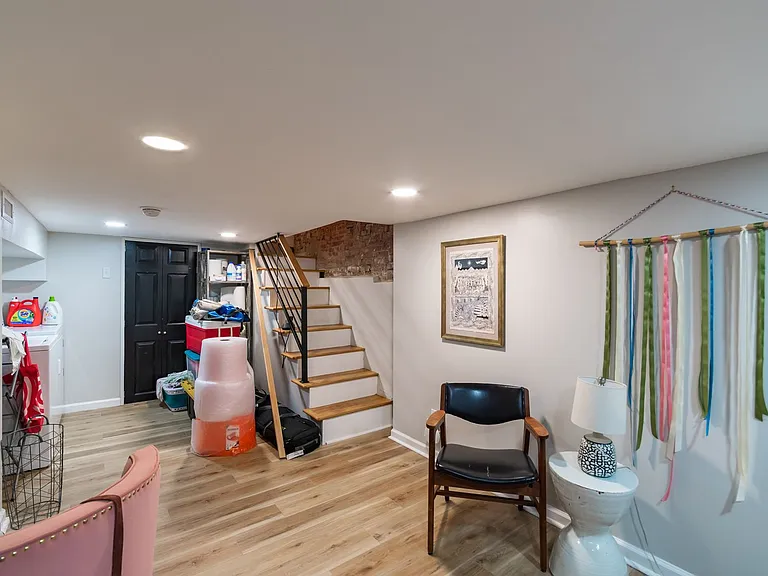 2042 E Fletcher St — Photo 14