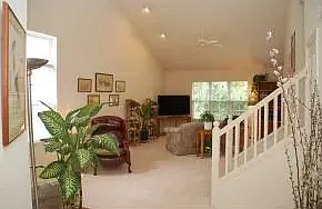 Charming Bloomington Home in Quiet Neighborhood — Photo 3