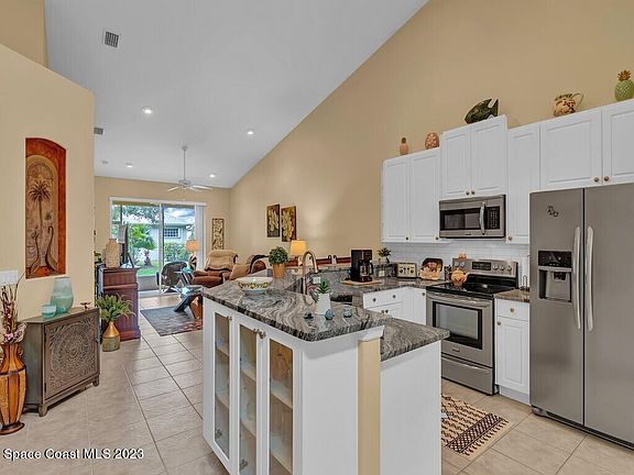 4th image of 3075 Savoy Dr
