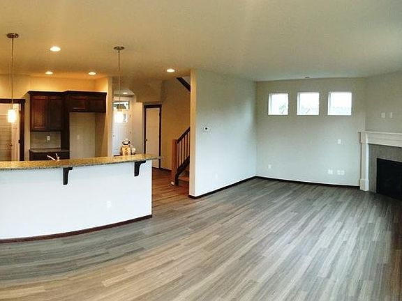3rd image of 20921 2nd Ave W #11