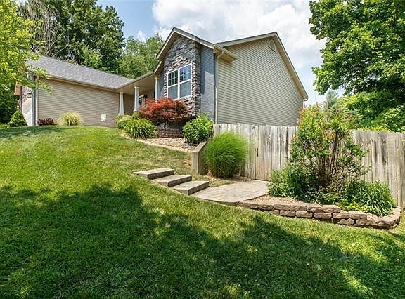 3rd image of 537 W Lake Dr
