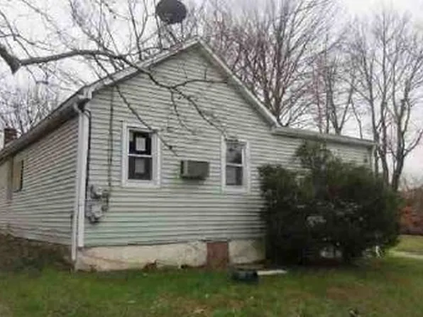 1347 Apple St, Upper Chichester, PA 19061