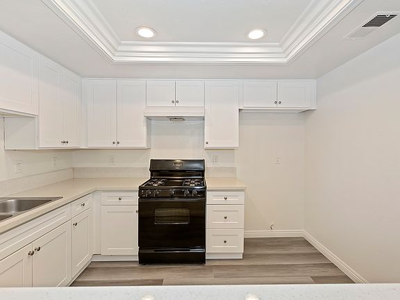 5th image of 3224 N Frazier St #B