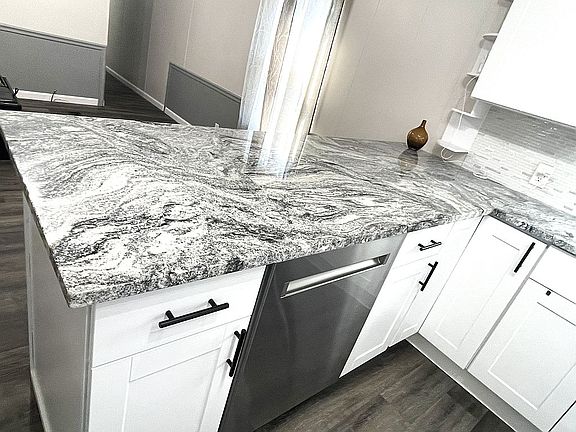 2nd image of 307 Agate Cir