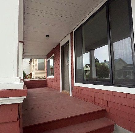 3rd image of 1103 W Mercury St