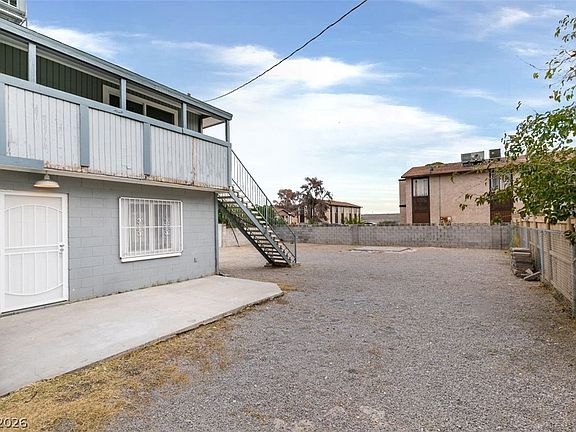 3rd image of 706 Dike Ln