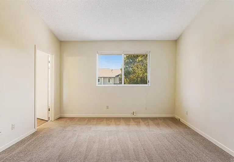 7 Meridian Cir — Photo 20