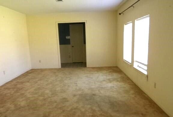 5th image of 1235 Elaine Dr