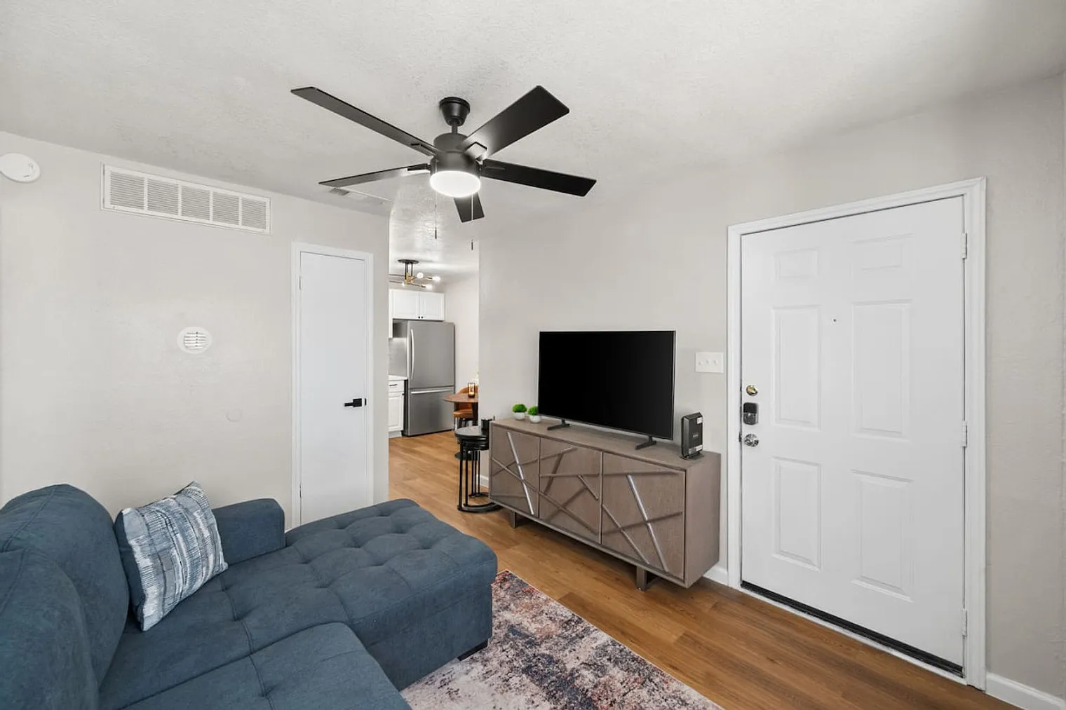 1 bed, 1.0 bath, $2,790 — Photo 2