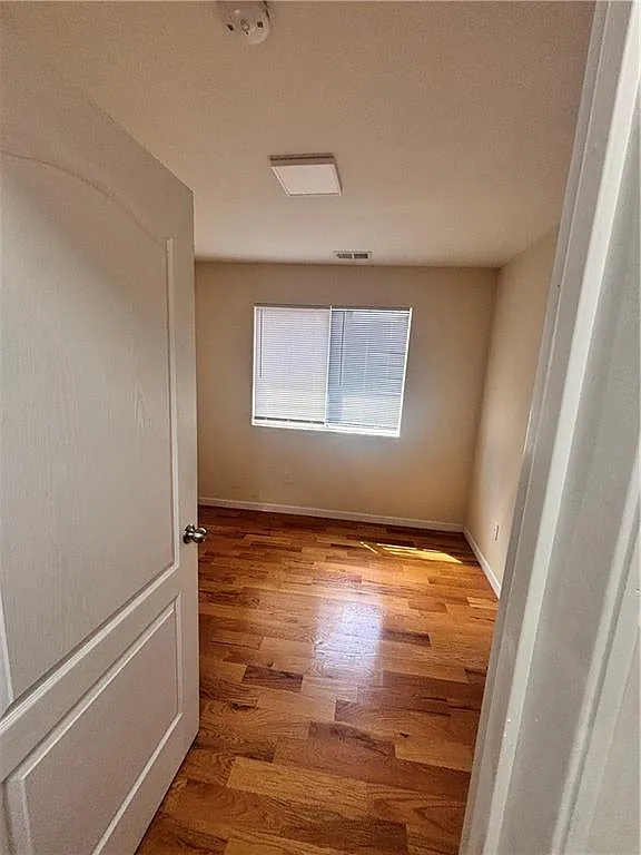 3 bed, 3.5 bath, 1627 sqft, $3,650 — Photo 3