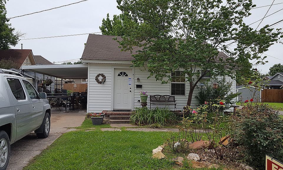 1st image of 815 S 8th St