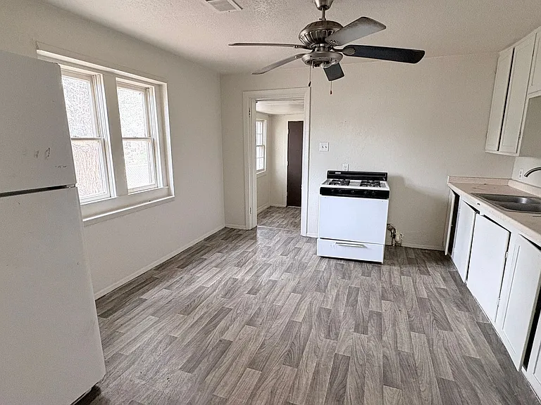 501 E 3rd St — Photo 2