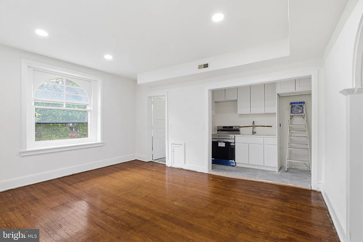 Building Photo - 5939 Drexel Rd #2