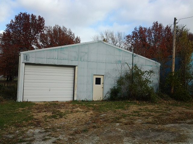 2nd image of 200 Lenhart St