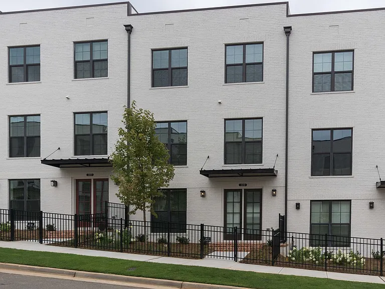 309 Burgess Walk — Photo 2