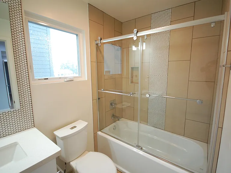 646 N Serrano Ave #D — Photo 10