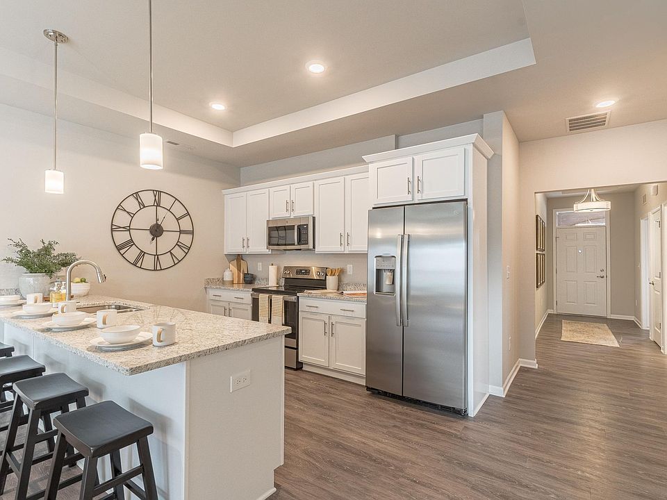 Montclair at Partridge Creek Apartment Rentals Clinton Township, MI