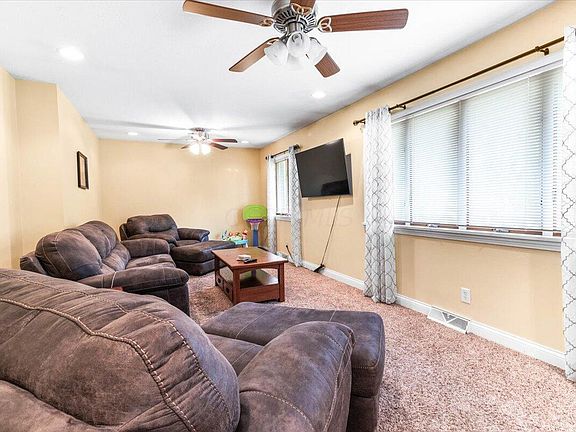 4th image of 1724 Evergreen Ct