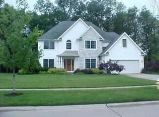 424 Crestwood Dr, Avon Lake, OH 44012