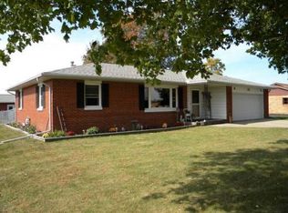 1101 McCue Rd, Sterling, IL 61081