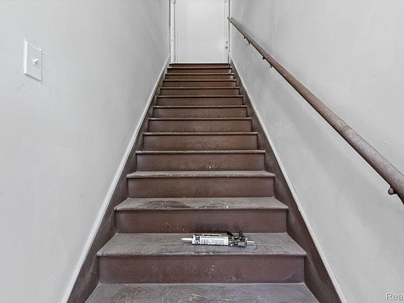 3rd image of 5319 Ivanhoe St