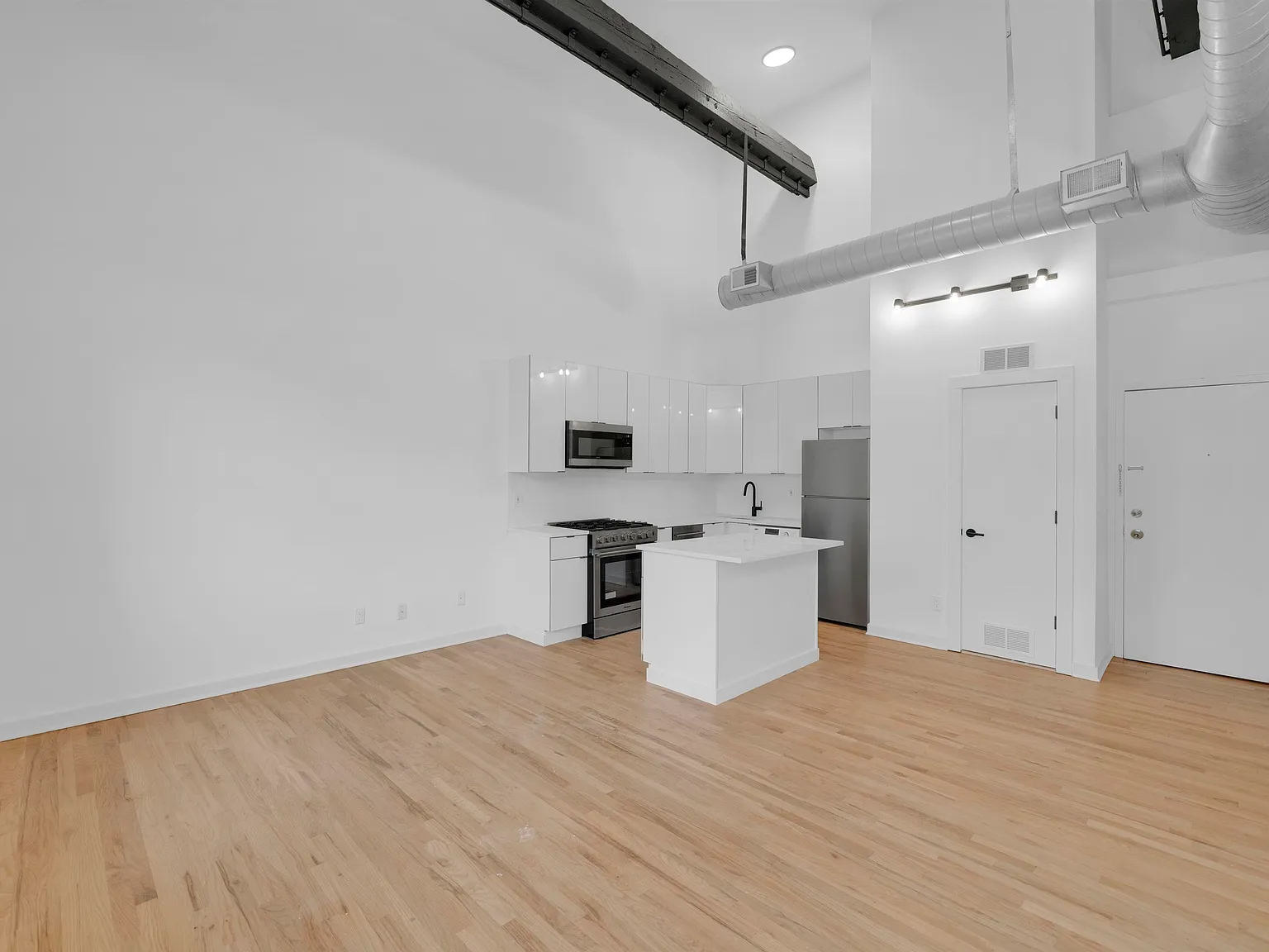1 bed, 1.0 bath, $3,500 — Photo 3