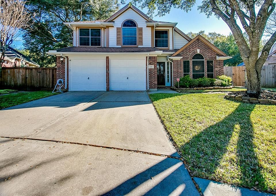 1st image of 627 Avery Dr