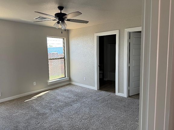 4th image of 405 Staghorn Dr