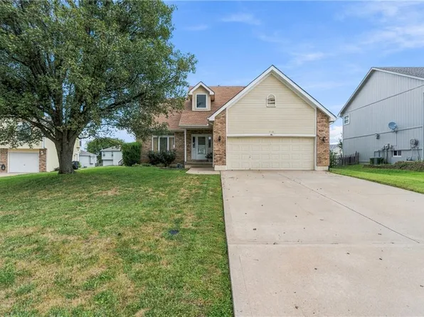 1112 Camelot Dr, Raymore, MO 64083