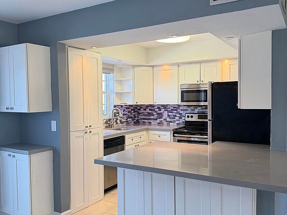 3rd image of 1643 Wiley St APT 4