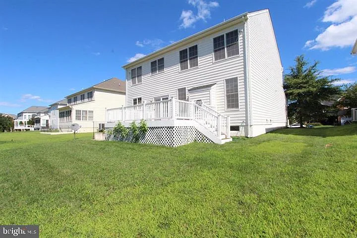 4 bed, 3.5 bath, 4169 sqft, $3,999 — Photo 2