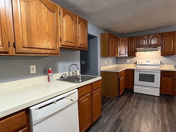 3rd image of 540 Cherry St #B1