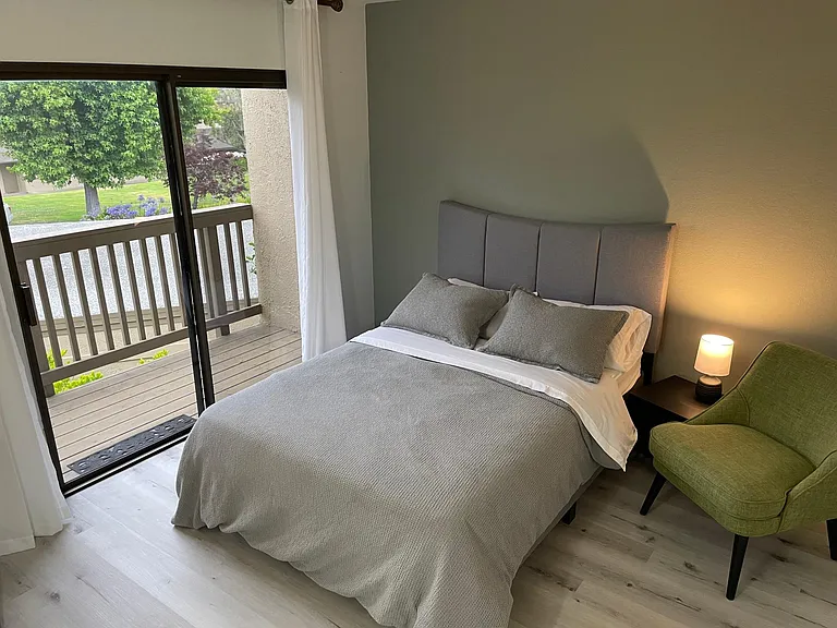 Second bedroom with adjoining deck