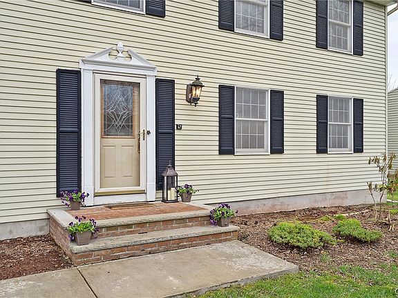 5th image of 5984 Darby Rd