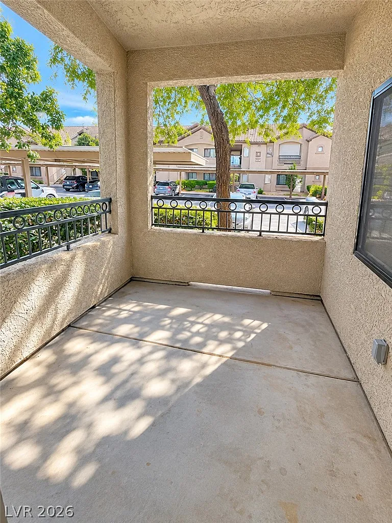 1 bed, 1.0 bath, 813 sqft, $1,200 — Photo 3