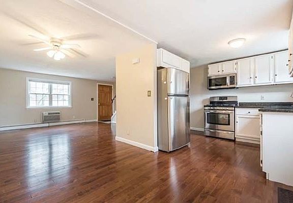 5th image of 46 Village Green Dr #0