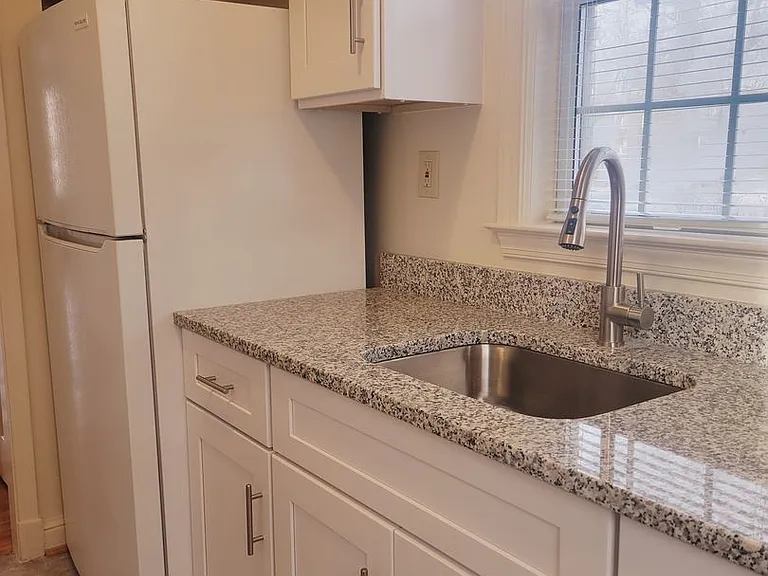 Burton Gardens Apartments — Photo 20