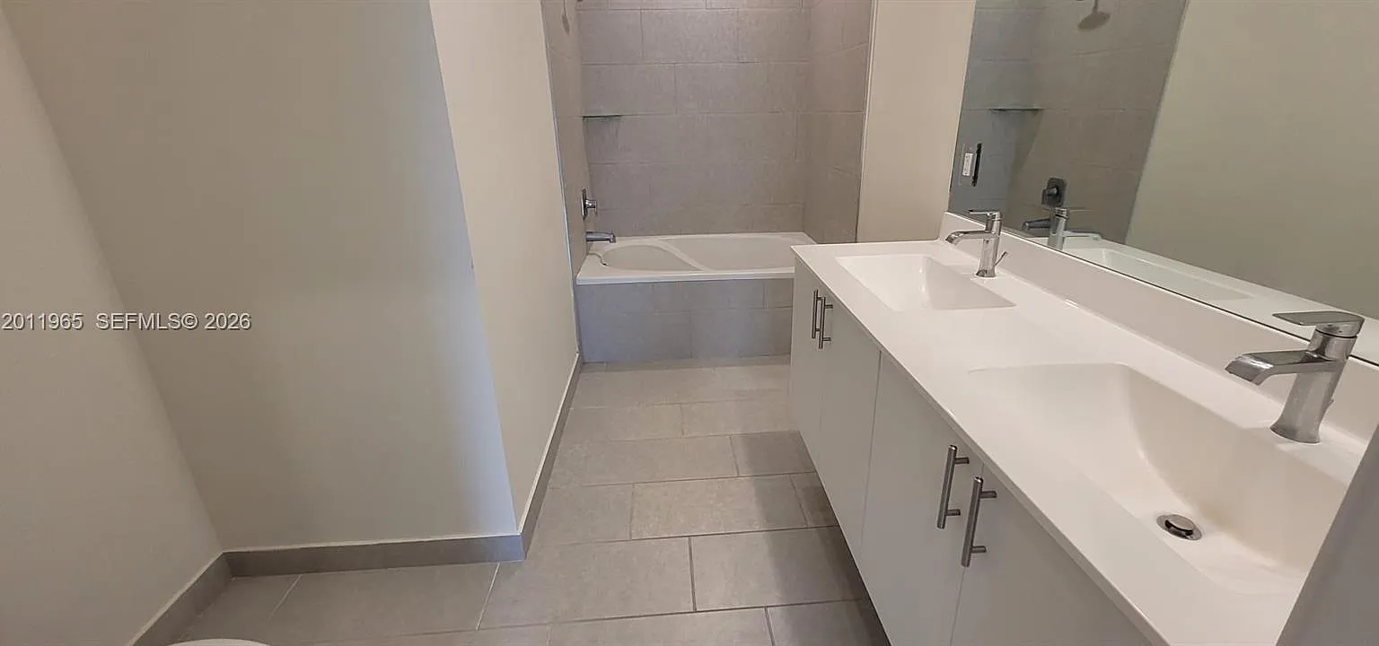 Downtown Doral South Phas — Photo 4
