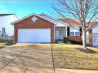 18 Hill Pointe Ct, Saint Charles, MO