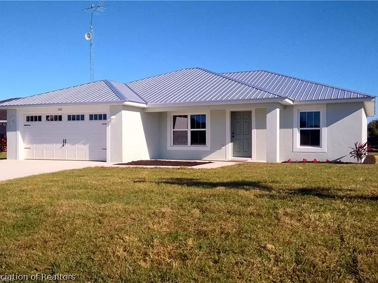 1013 Greenwood Ter — Photo 1