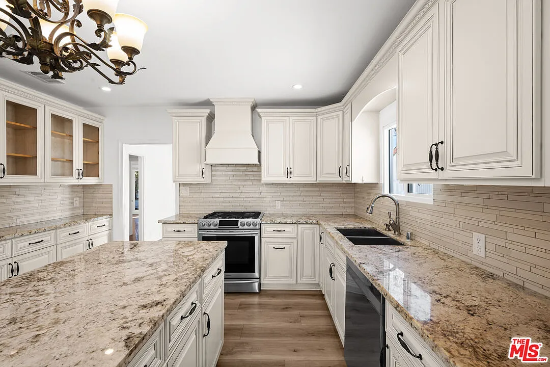 4 bed, 3.0 bath, 2000 sqft, $9,250 — Photo 3