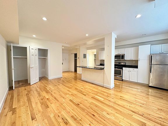 3rd image of 135 E 17th St APT 1a