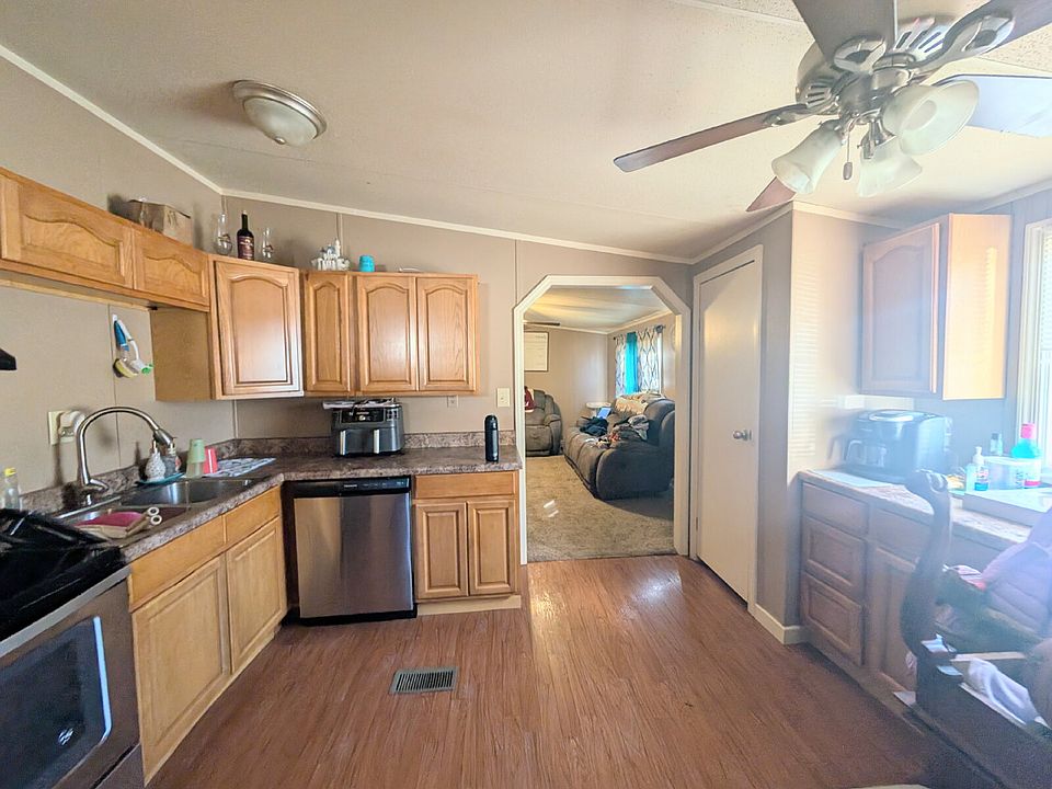 2nd image of 393 D And C Subdivision Rd