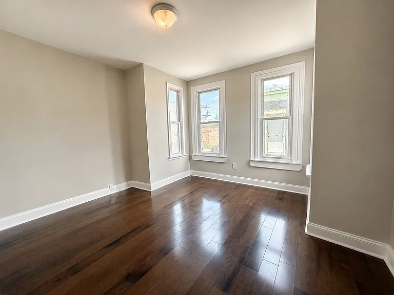 925 W Seltzer St — Photo 12