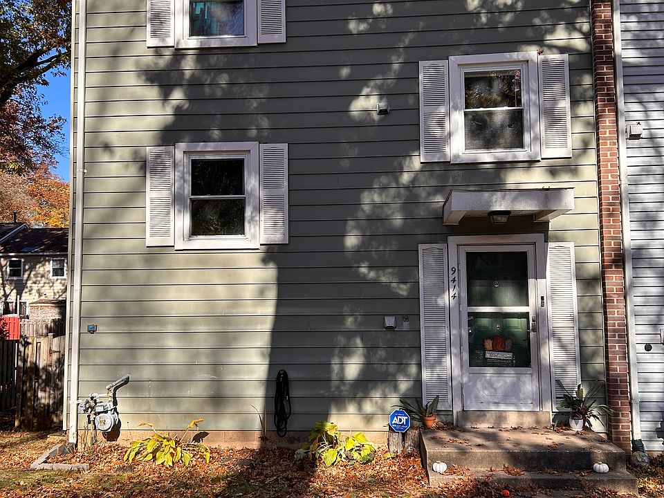 Top floors of end unit townhouse. Quiet neighborhood includes walking paths, basketball court, and playground on the street with this row of townhouses. Community includes 1.5 mile path around Lake Braddock, pool, tennis courts and more.